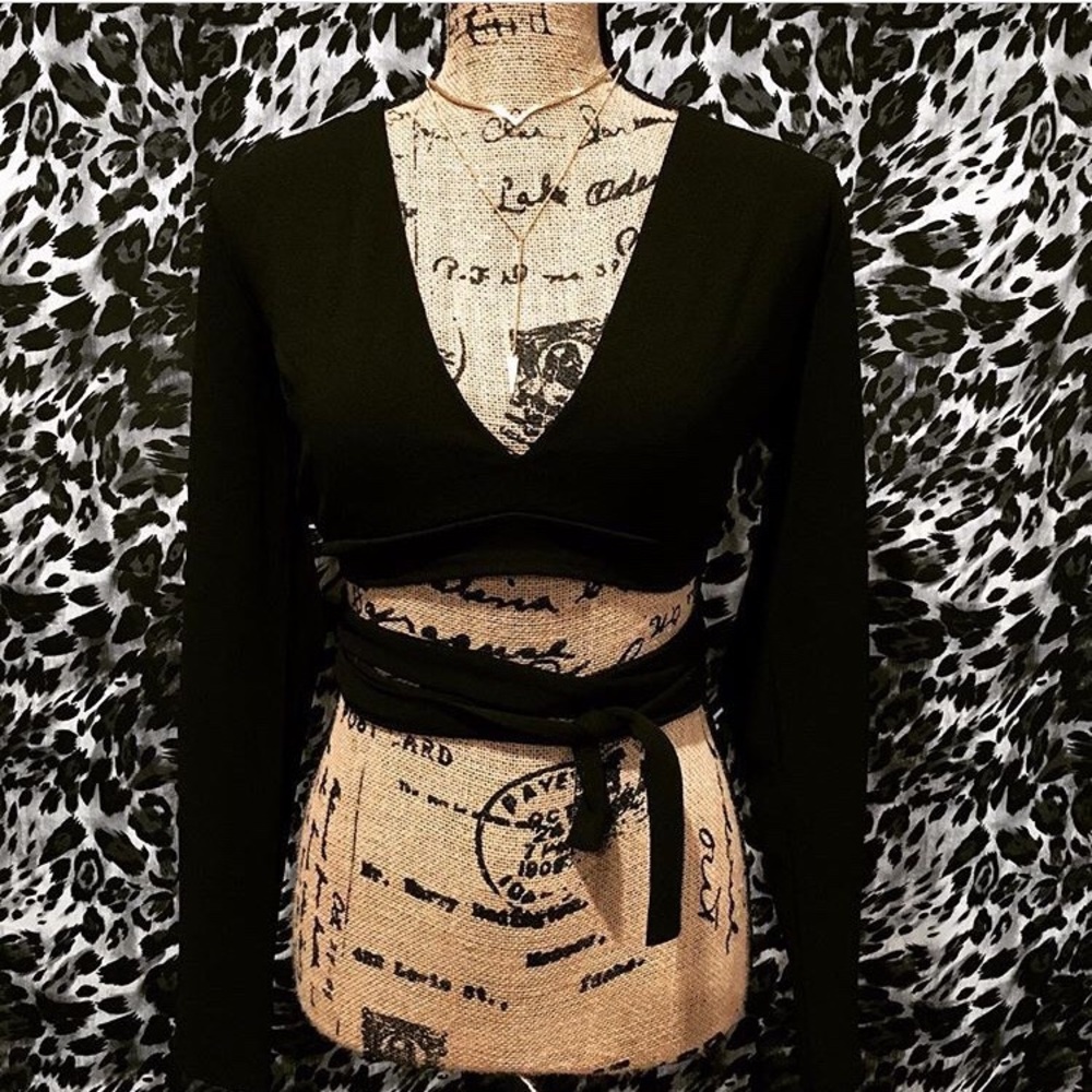 L’atiste by Amy crop top